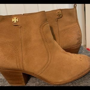 TORY BURCH Size 7, Tan suede ankle boots.